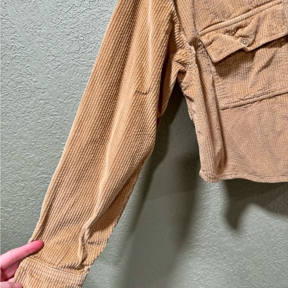 American Eagle Outfitters Tan Corduroy Cropped Jacket with Hood - Picture 2 of 5
